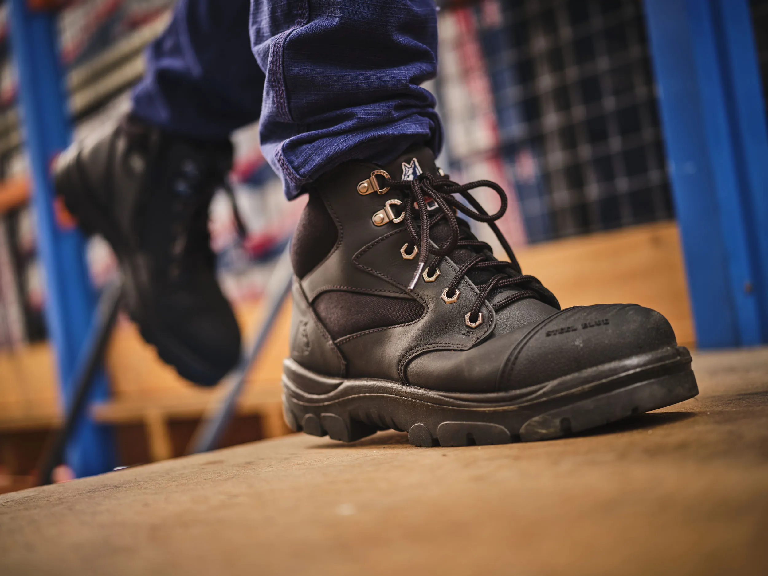 Steel Toe vs. Composite Toe Safety Boots: Which One is Right for You?